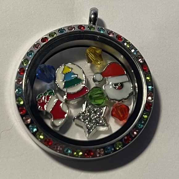 HAPPY HOLIDAYS Memory Locket NEW - Picture 1 of 3